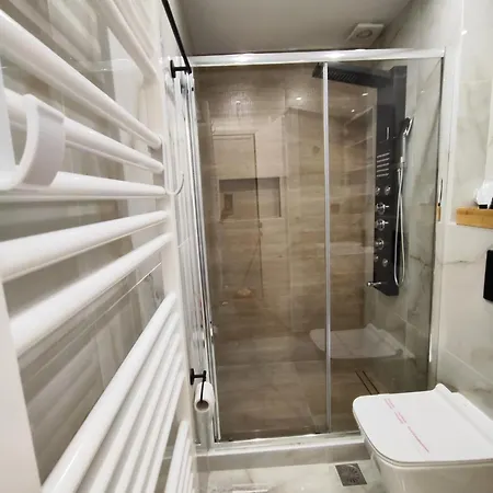 St Luxury Urban Living * سيرس